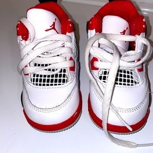 Air Jordan 4 fire red